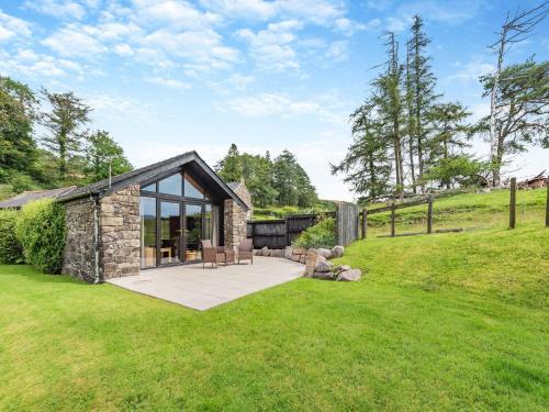 Llangadog House | Y Bwthyn-Oxm