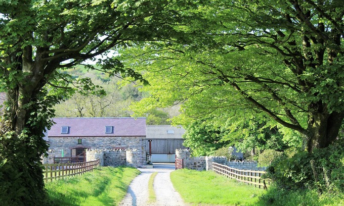 Whitland Cottage | Y-Cartws Offers the Ideal Base whilst you spend your time Exploring West Wales.