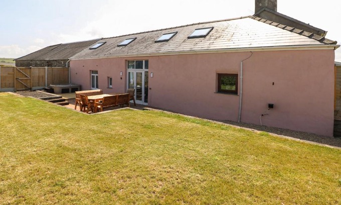 Haverfordwest House | Y Felin