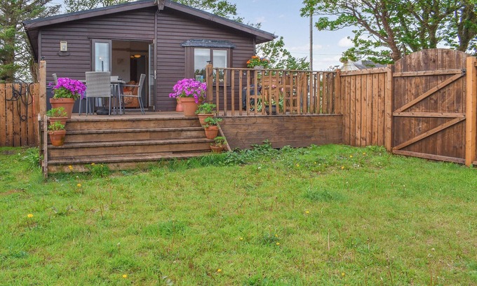 Dinas Dinlle Cottage | Y Nyth Yn Bwthyn Coed Gellyg