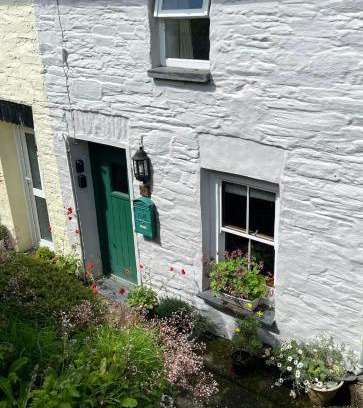 Rosebush House | Y Teras