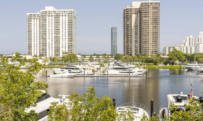 Aventura Condo | Yacht Club at Aventura. Amazing Water View, Newly renovated