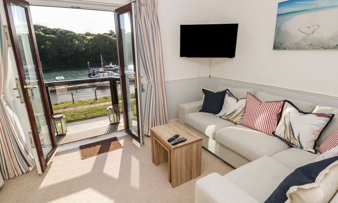 Neyland Cottage | YACHT HAVEN VIEW, pet friendly, country holiday cottage in Neyland