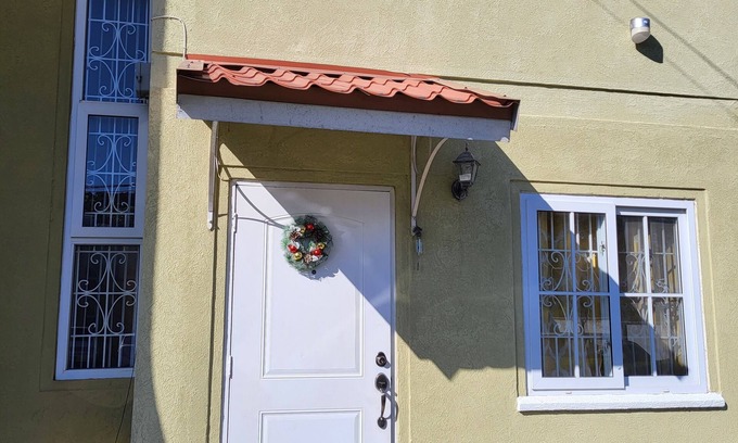 Spanish Town House | Yahweh's housenSpacious Town house gated community. Near gas station supermarket