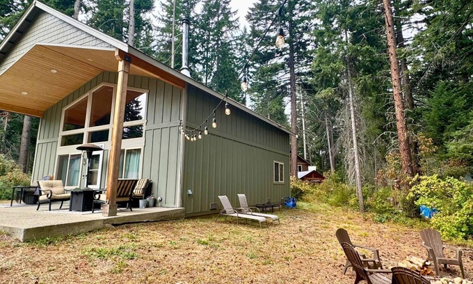 Cle Elum House | Yakima River Home-Sun Country Golf-Hiking-Biking-Sleeps 8