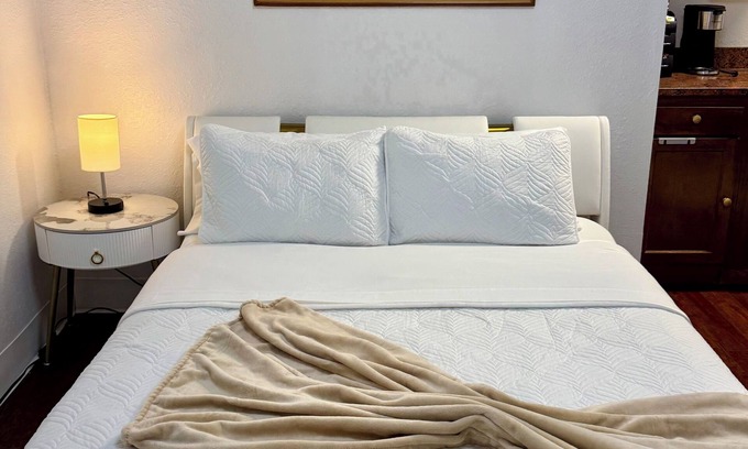Azalea Park Apartment | Yania's Cozy Getaway