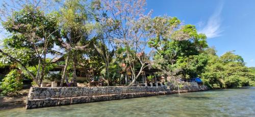 San Agustin Lanquin Hostel | Yaxlik River Lodge