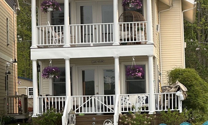 Geneseo House | Year round home on private drive with amazing views!