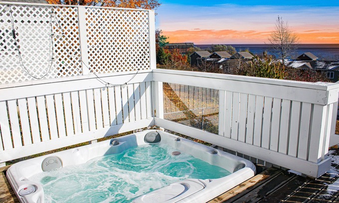 Upper Peninsula Michigan House | Year-round hot tub with Lake Superior views