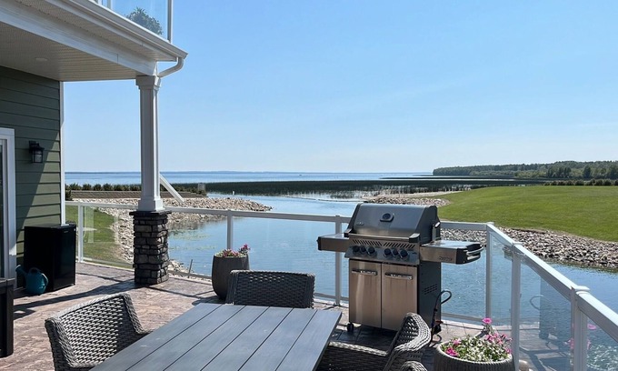 Westerose Cabin | Year Round Lake House - Pigeon Lake