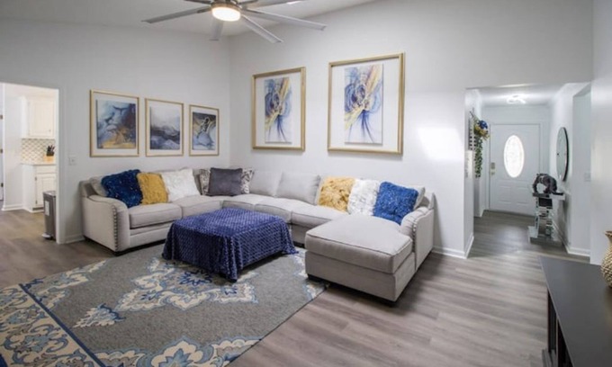 Hinesville House | Yellow Door Lodge!