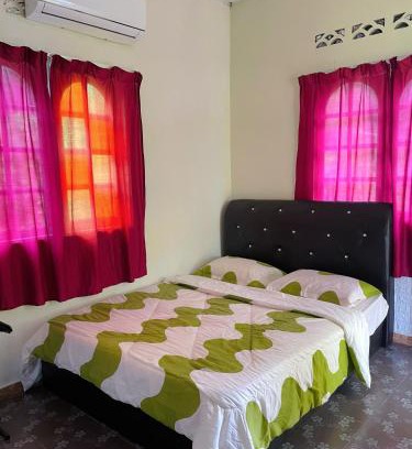 Kuala Rompin House | yellow homestay