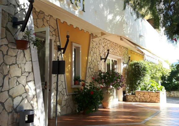 Forchia Hotel | Yellow Park Hotel
