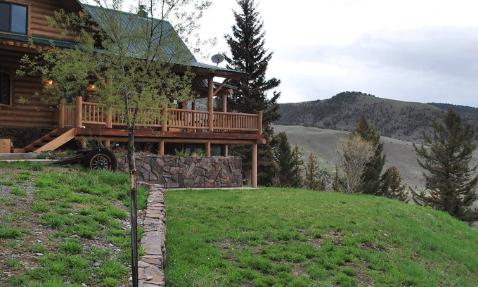 Emigrant Cabin | Yellowstone Mountain Lodge, 20 miles from Yellowstone National Park, sleeps 8
