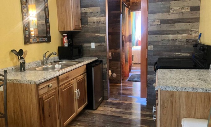 Palisades House | Yellowstone Tiny house- Valley Village