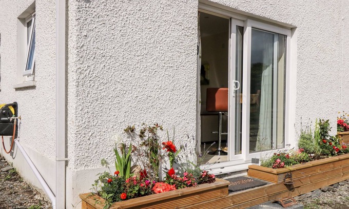 Tremain Cottage | YEMBLE ROSE, pet friendly, character holiday cottage in Llechryd