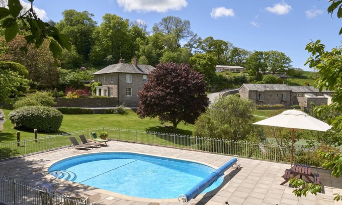 Totnes Cottage | YENNADON COTTAGE, family friendly, with pool in Cornworthy