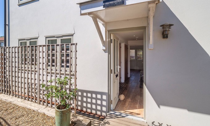 Westleton Apartment | Yew Tree Cottage is a modern eco-cottage
