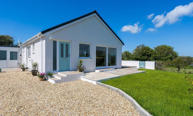 Rhoscolyn Cottage | Ynys Las - a sea view that sleeps 4 guests in 2 bedrooms