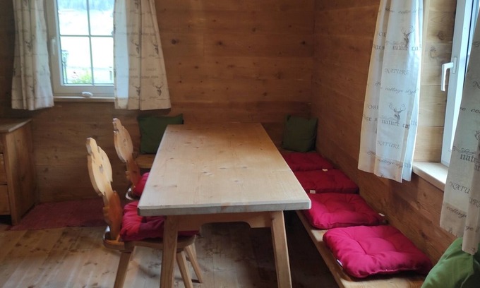 Schwaz Cabin | Yoga-retreat auf Almhütte mit Meditation und Ayurvedischer Küche und Kräuterkurs