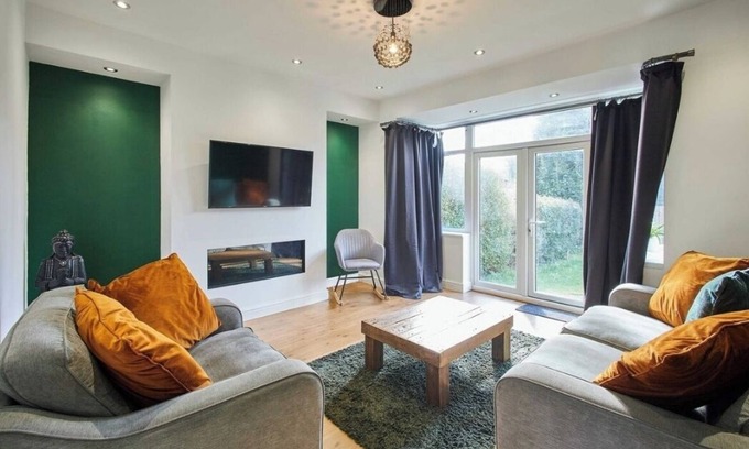 Heworth House | York City House- Close to Town Centre with Free Parking