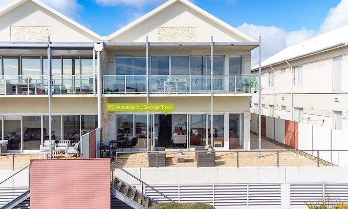 George Town Apartment | York Cove Apartment