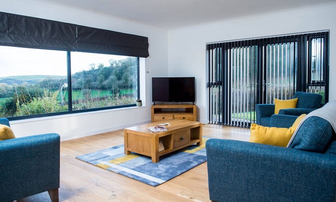 Laugharne Cottage | York Lodge, A beautiful bungalow with stunning estuary views