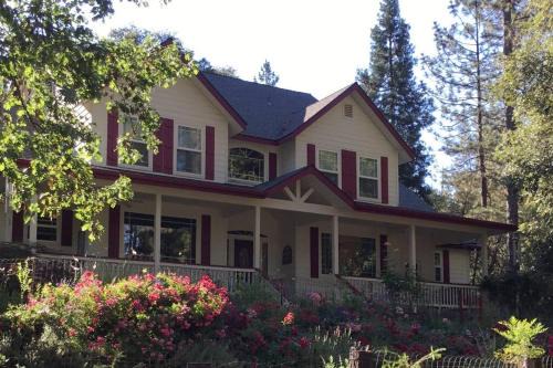Mariposa House | Yosemite Firehouse Inn