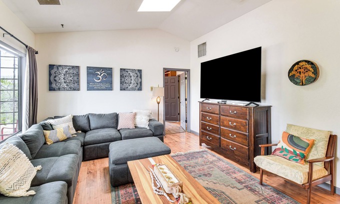 Ahwahnee Apartment | Yosemite Wellbeing Retreat on 5 Acres w/Mtn Views