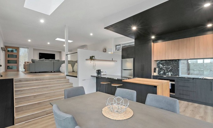 East Launceston House | You'll have fun with the whole family, at this stylish three bedroom home.