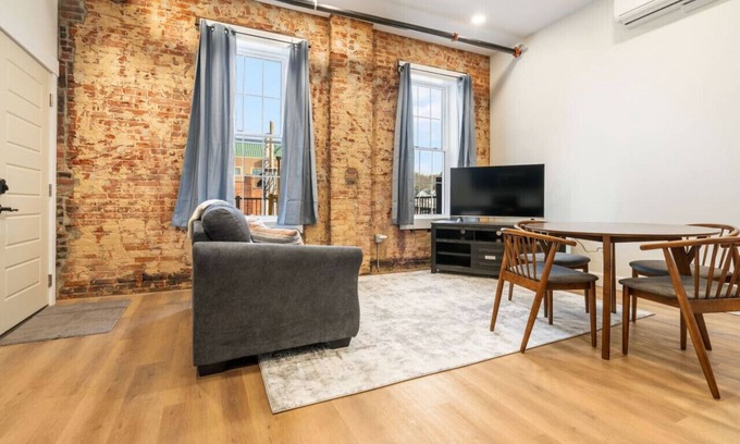 Millersburg Apartment | Young Suite - American Hall
