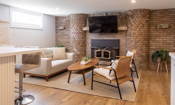 Amherstburg House | Your Amherstburg Oasis
