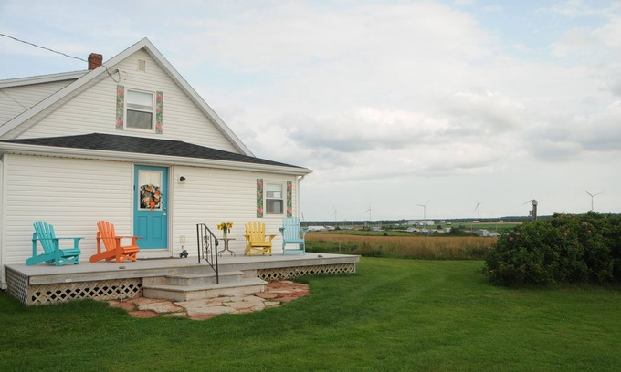 North Lake House | Your Beachside Sanctuary, Lake, Ocean and Harbour Views, Family-friendly