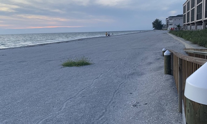 Englewood Condo | YOUR DREAM BEACH VACATION-BAY TO BEACH