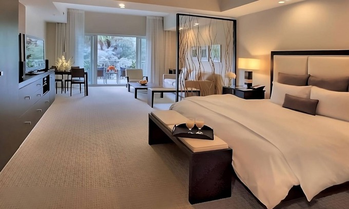 Ludlam House | Your Dream Miami Retreat Awaits! Gorgeous Room w/Kitchen and Balcony