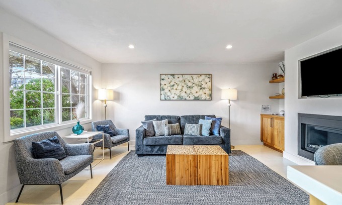 Seaside House | Your Dream Seaside Vacation! Charming 2 BDR Home