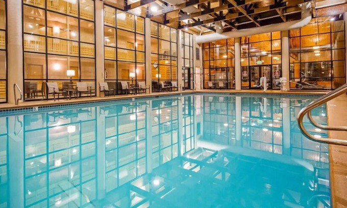 Bryce Canyon House | Your Home Away from Home! Free Breakfast, Free Parking, Swimming Pool!