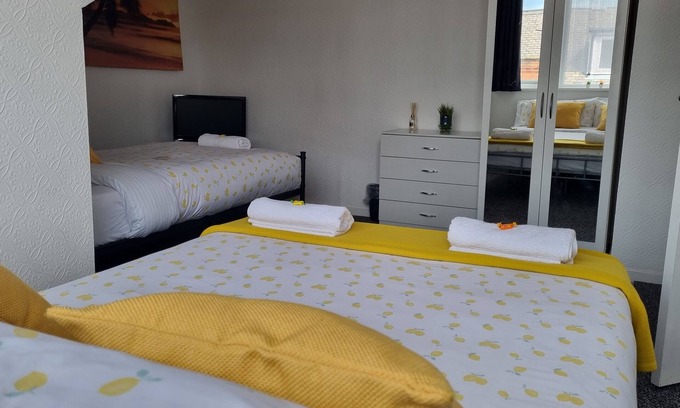 Leeds House | Your Home away from Home. 27HS