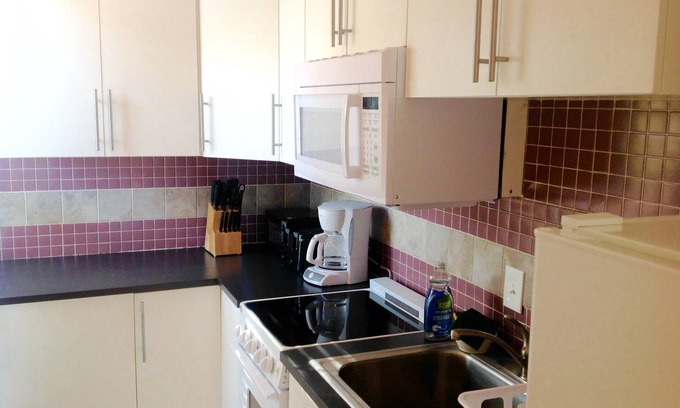 Fedhaven Villa | YOUR OWN 3-ROOM VILLA, PATIO, WITH ON PREMISES POOL, JACUZZI, WASHER DRYER