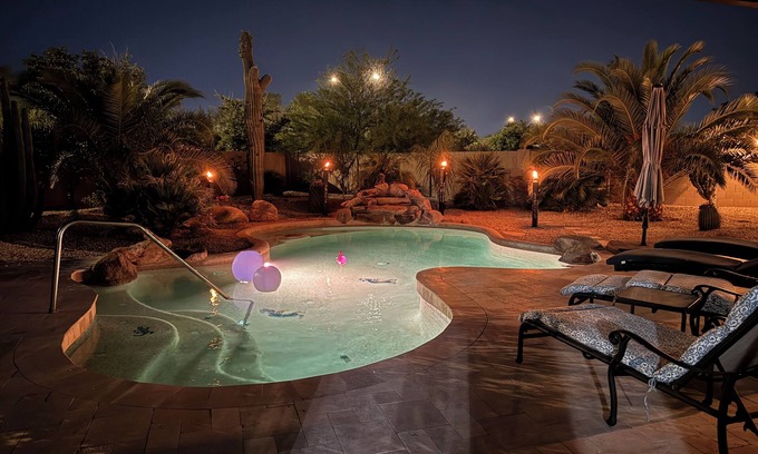 Palm Valley House | Your own Resort in The Heart of Goodyear☀️🌴 No Fee Heat for Heated pool & Spa!