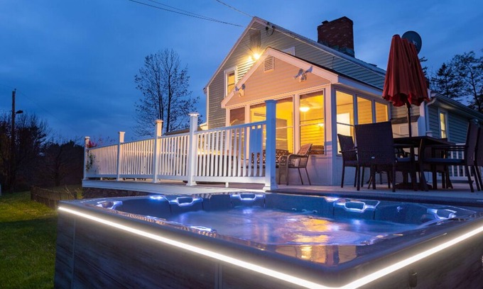 Oak Hill House | Your peaceful, private retreat, escape with friends & family! Incredible views!