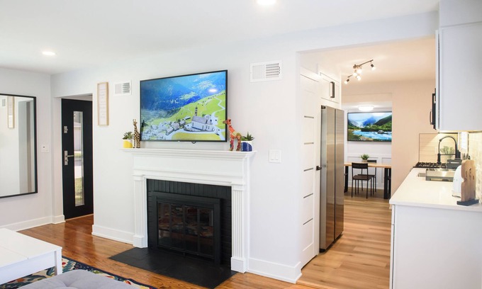 Arlington Heights House | Your perfect stay! Fenced yard, pets, infants, families welcomed!
