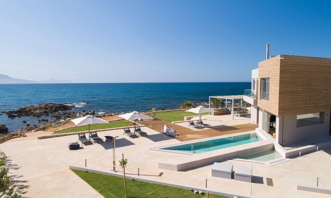 Filaki Villa | Your Private Retreat by the beach, with Heated Pool