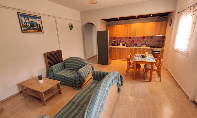 Malia House | Your Summer Home with Courtyard – Relaxation for 4 Guests