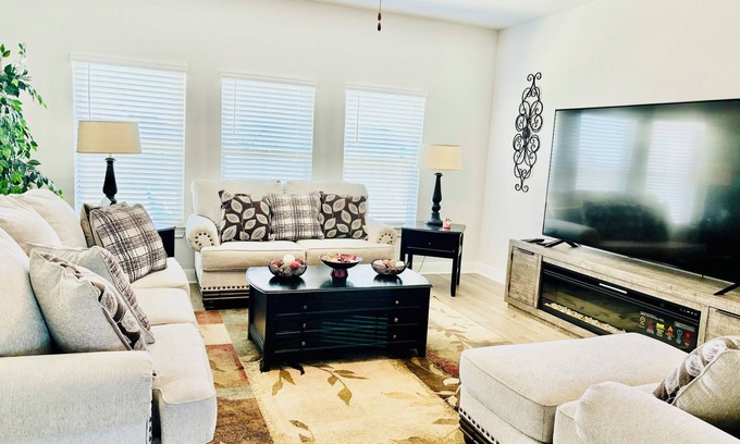 Converse House | Your Summer Oasis Awaits!