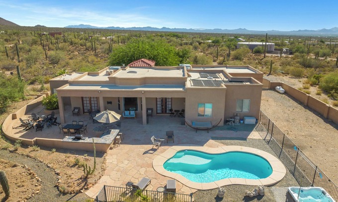 Picture Rocks House | YOUR VACATION AWAITS! Luxury home-Majestic views, Pool ,Hot tub. Summer discount