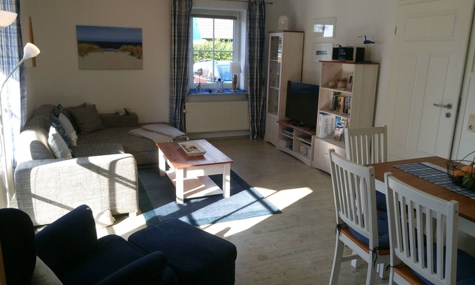 Westerdeichstrich Apartment | Your "vacation home" in Westerdeichstrich. Beach chair on the dike May- ca. Sept. 20