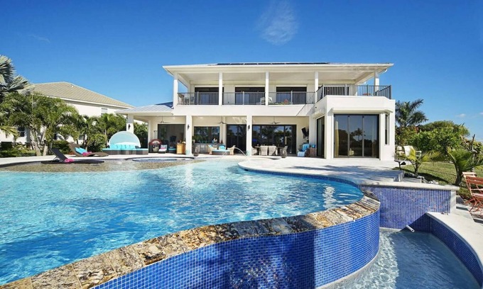 Pelican Villa | Your vacation starts now and here with Exclusive Tropical Villas