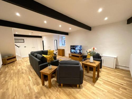 Pontypridd House | Yr Hen Bopty (The Old Bakery)