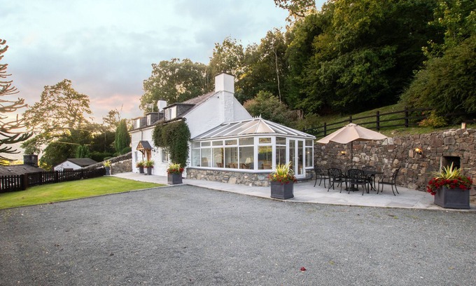 Llanelltyd House | Ysgubor Illtyd - The Barn